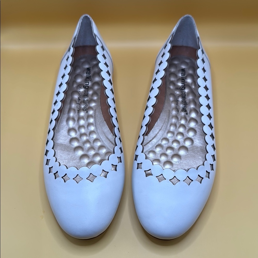 Walking Cradles Betsy Slip-On Flat Shoes in White Cashmere Size 7.5